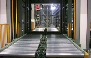 Collection conveyor linked with unmanned transport cars (3F)