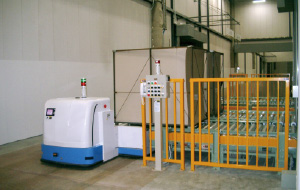 Transfer status from unmanned transport car to conveyor during the shipping process